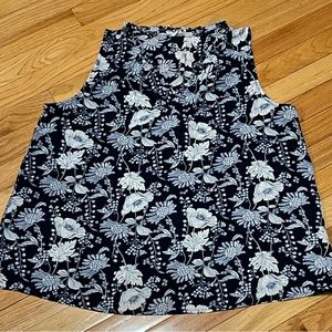 Navy Gap tank top. Size Large